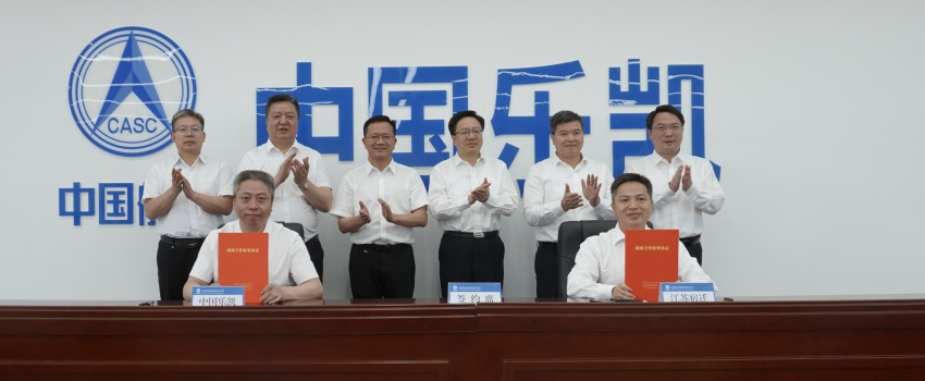 中國樂凱與宿遷市簽訂合作協(xié)議 侯景濱、李東會見宿遷市委書記陳忠偉并共同見證簽約