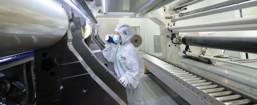 技術(shù)攻堅結(jié)碩果！合肥樂凱成功下線超寬幅超薄高端光學聚酯薄膜